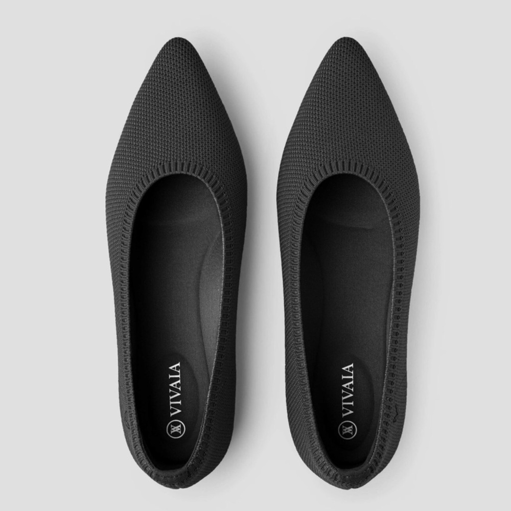 New Vivaia black flats